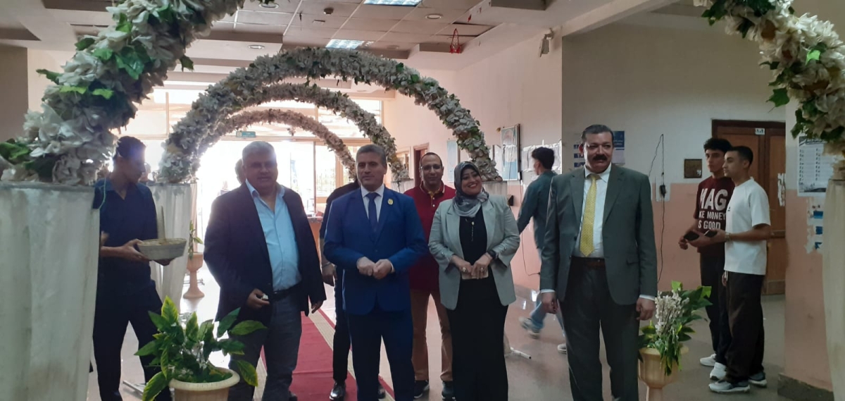 نائب رئيس جامعة بنها لشئون خدمة المجتمع وتنمية البيئة يتفقد انتظام سير الدراسة بكلية الحاسبات والذكاء الاصطناعي
